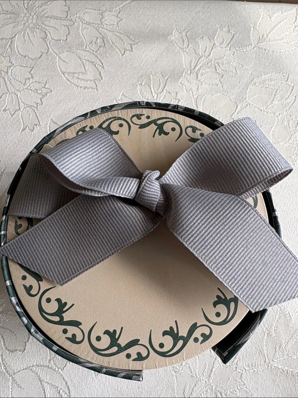 Round Decorative memo pad box with Large Gray Grosgrain Bow